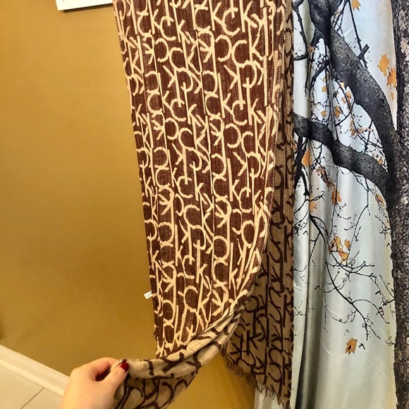 Calvin Klein monogram scarf - Picture 2 of 7